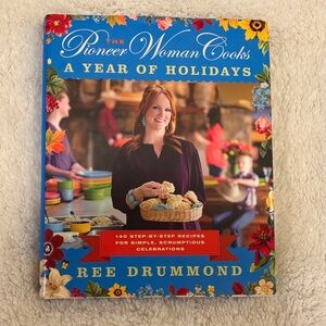 The Pioneer Woman Cooks: A Year of Holidays Cookbook